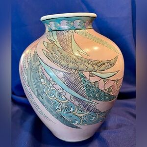 Vintage 80’s WBI Vase peacock Chinoiserie Chinese pastel colors 9”x 6”